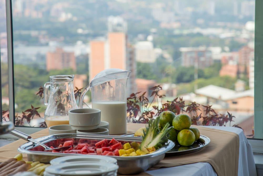 Hotel & Apartasuites Torre Poblado Medellín Buitenkant foto