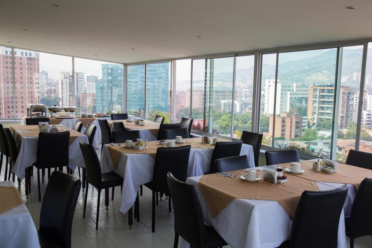 Park 42 Apartasuites Medellín Buitenkant foto