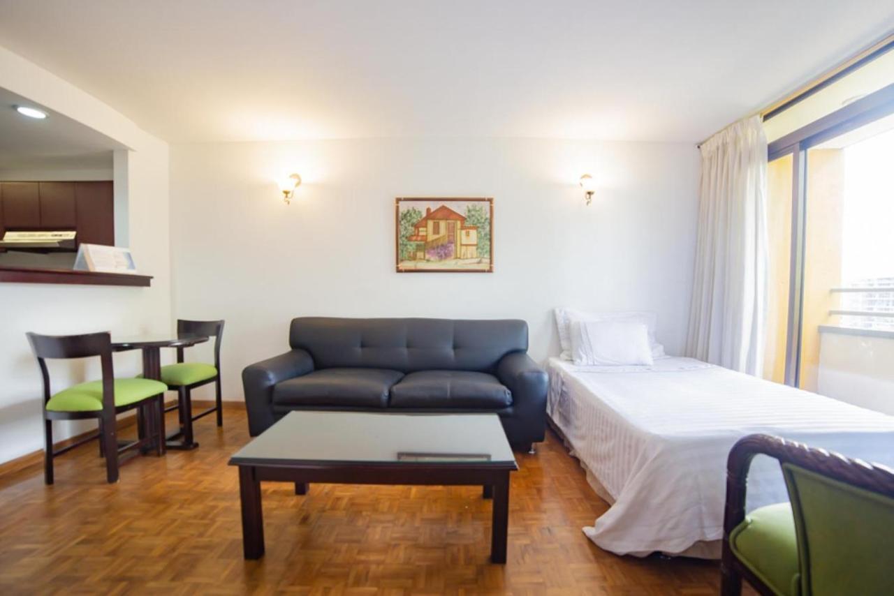 Park 42 Apartasuites Medellín Buitenkant foto